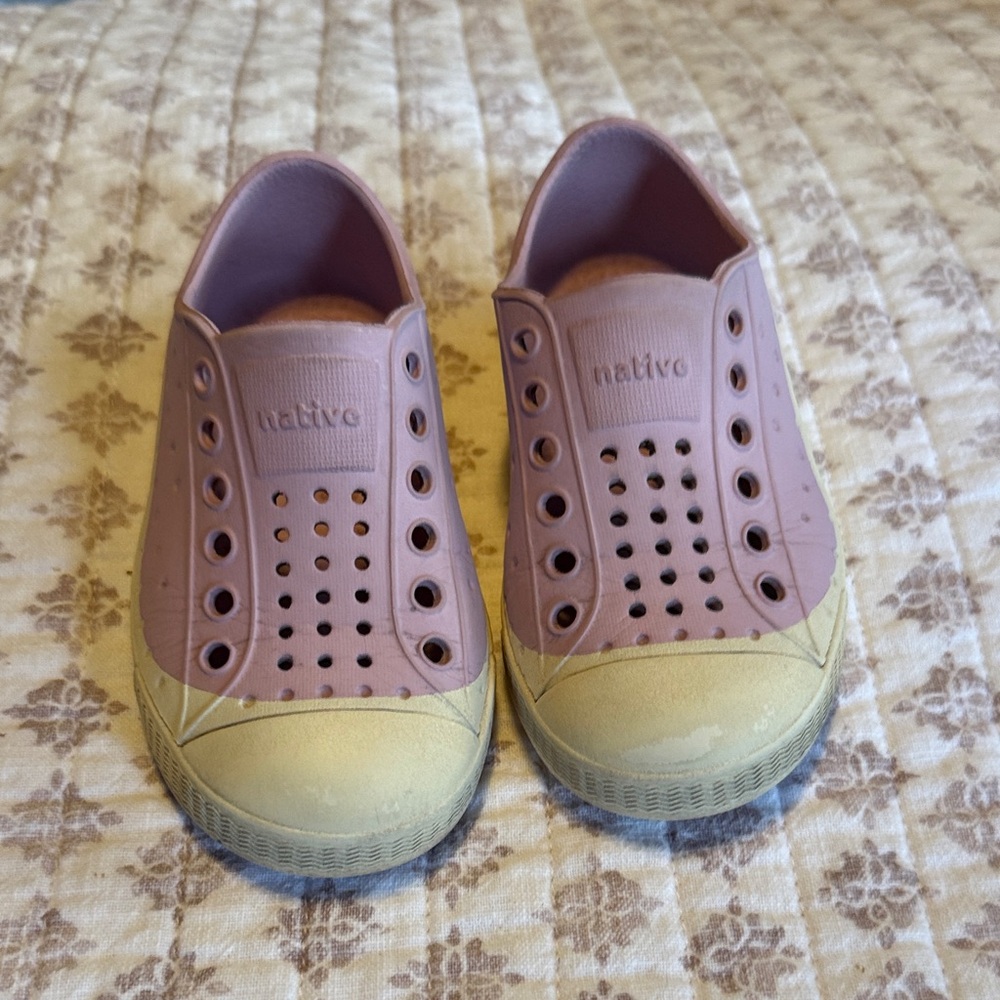 Native Girls sneakers